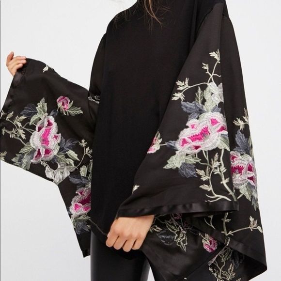 Free People Sweaters - Free People Rare Sydney’s Tuesday Kimono Top in Black Size M